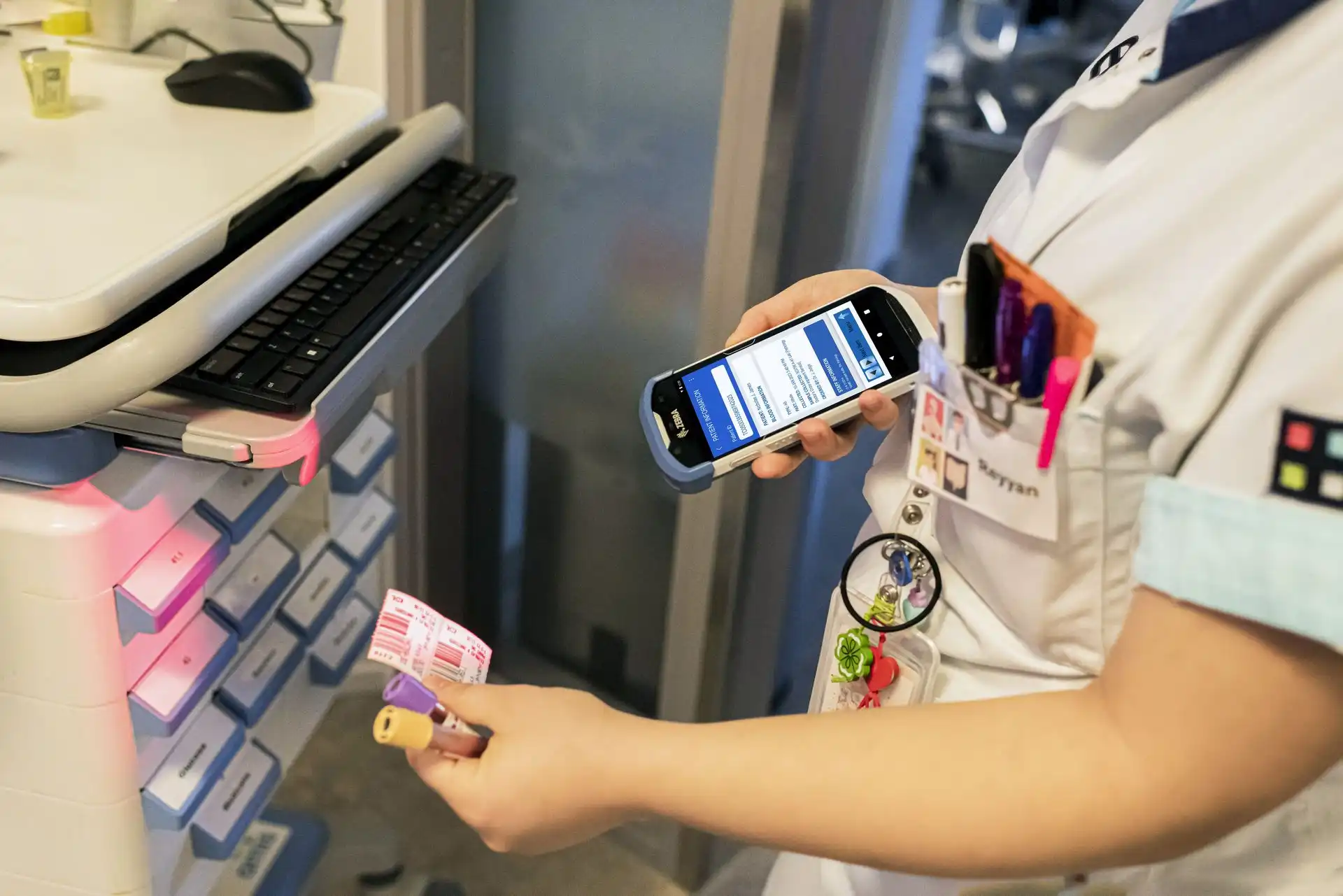 Asztali ipari címkenyomtató vonalkódos termékcímke nyomtatásához